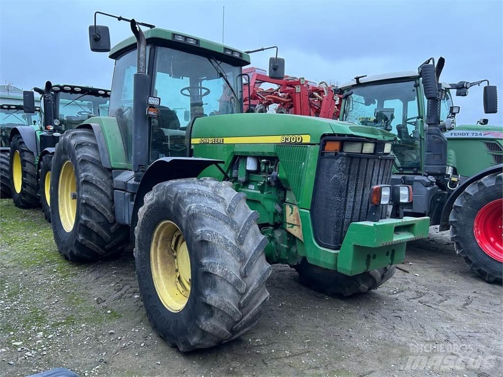 John Deere 8100 トラクター