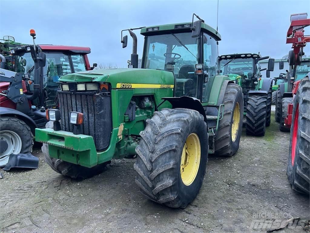 John Deere 8100 トラクター