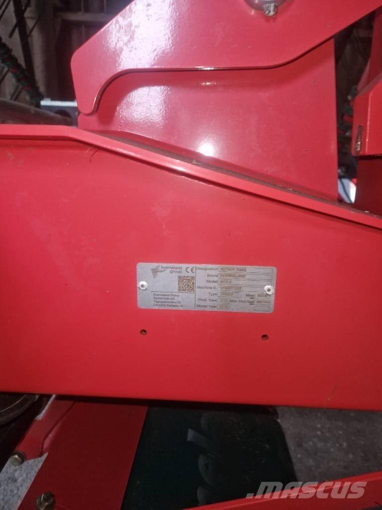 Kverneland 9472C ウィンドローア/レーキ