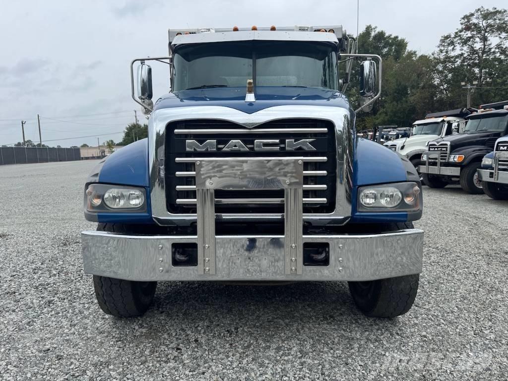 Mack Granite 64FR ダンプ