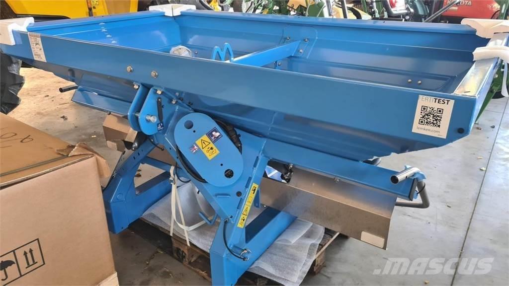 Lemken SPICA 8/900 ミネラル散布機