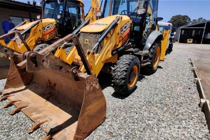 JCB 3CX 4X4 バックホーローダー