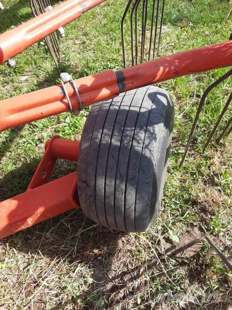 Kuhn GA6632 ウィンドローア/レーキ