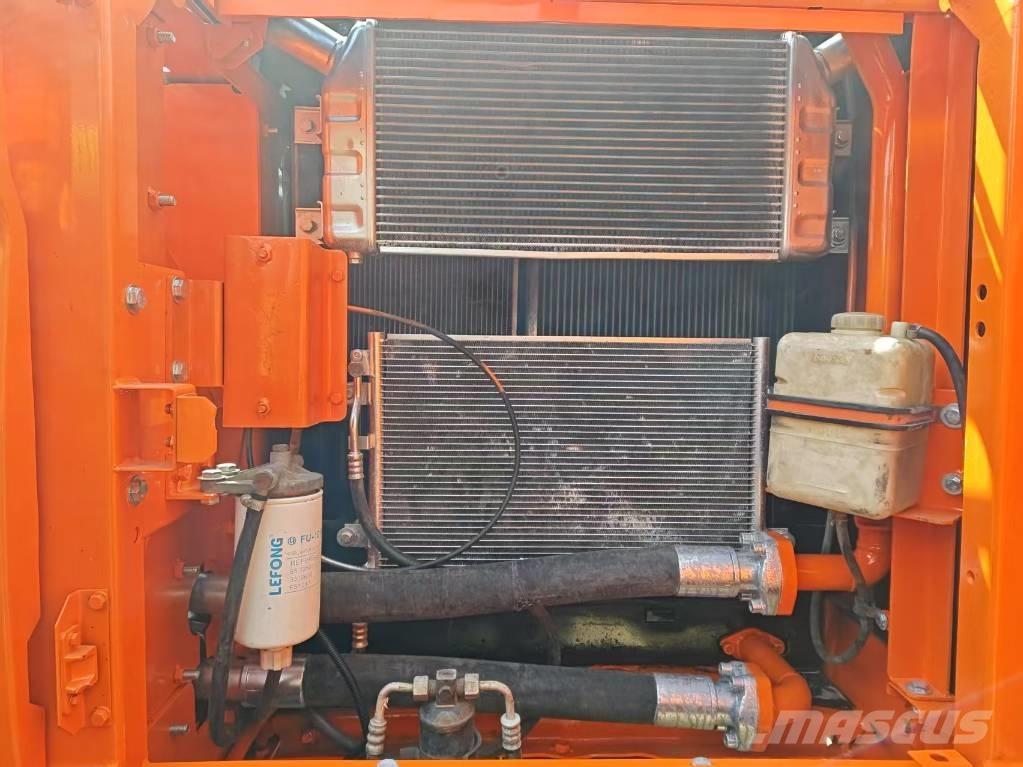 Doosan DX 225 LC 大型油圧ショベル12t以上（パワーショベル・ユンボ）