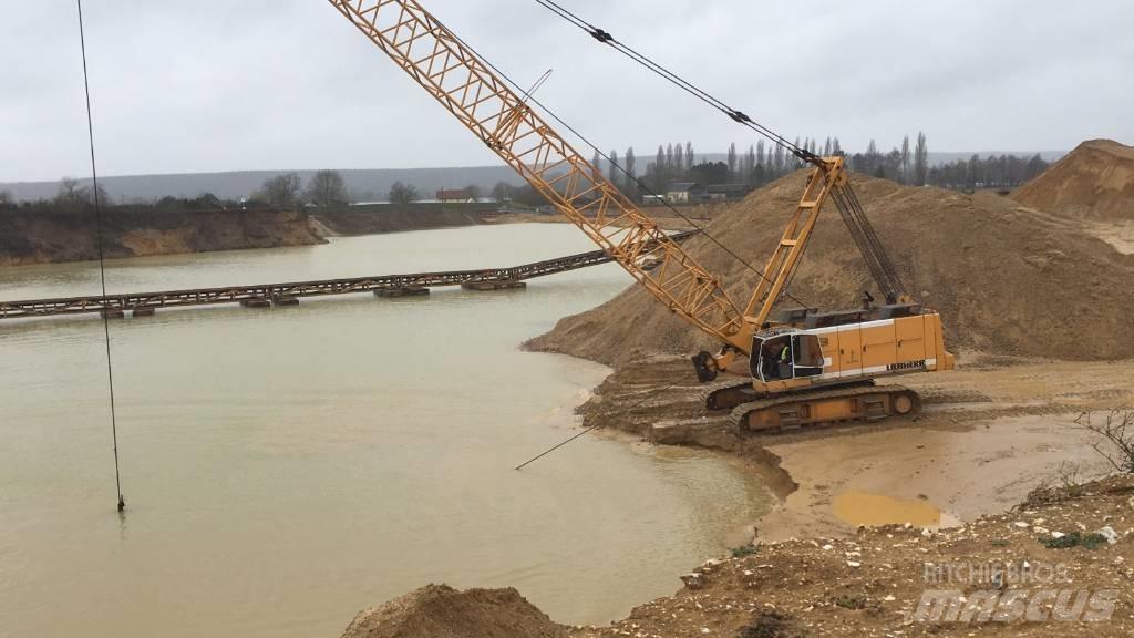 Liebherr HS 883 HD クローラクレーン
