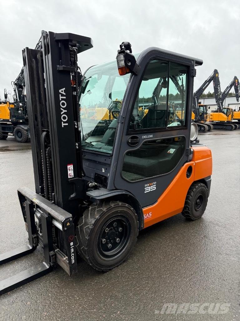 Toyota 02-8 FGJF 35 LPGフォークリフト