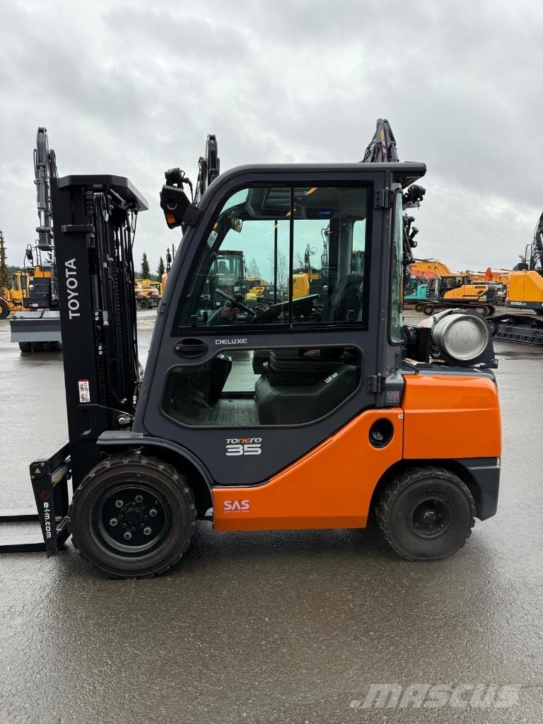 Toyota 02-8 FGJF 35 LPGフォークリフト