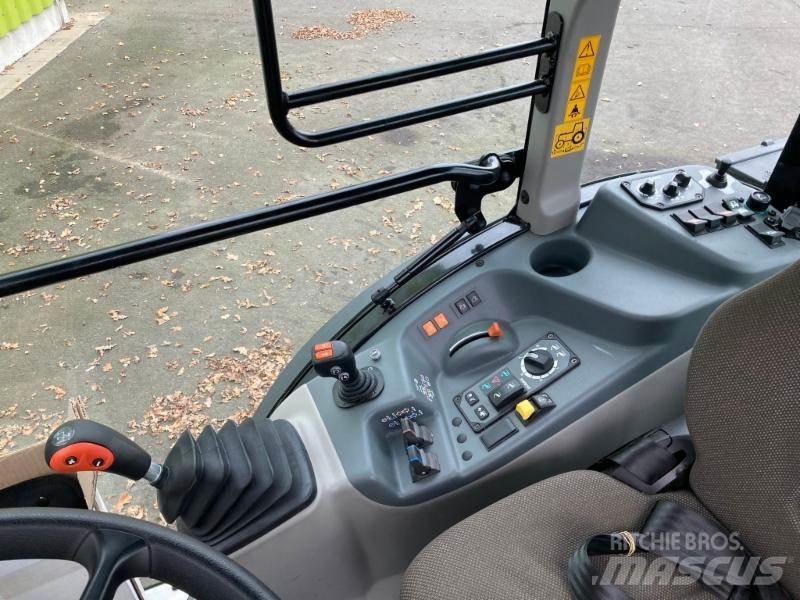 CLAAS NEXOS 260 L トラクター