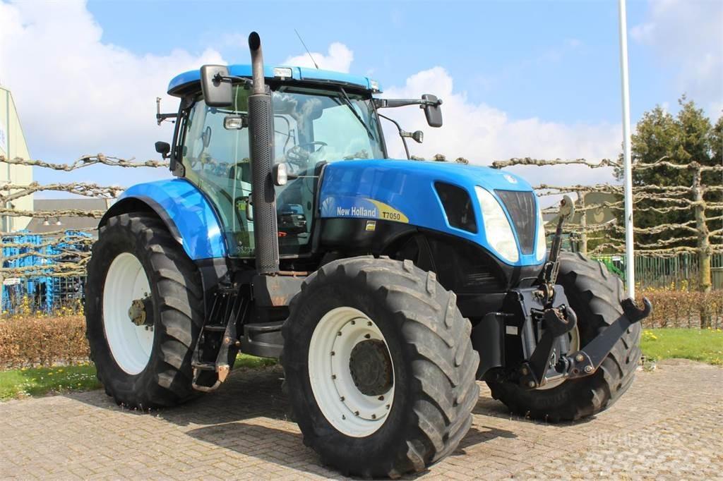 New Holland T7050 トラクター