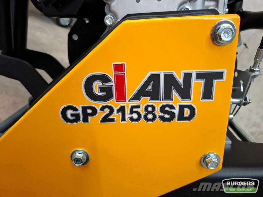 GiANT GP2158SD プレートコンパクター