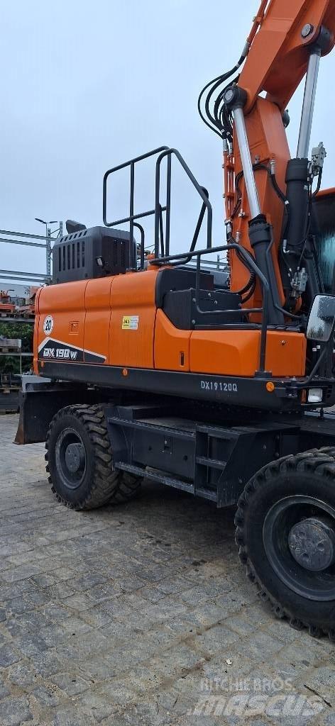 Doosan DX 190 W-7 ホイール式油圧ショベル（パワーショベル・ユンボ・バックホー）