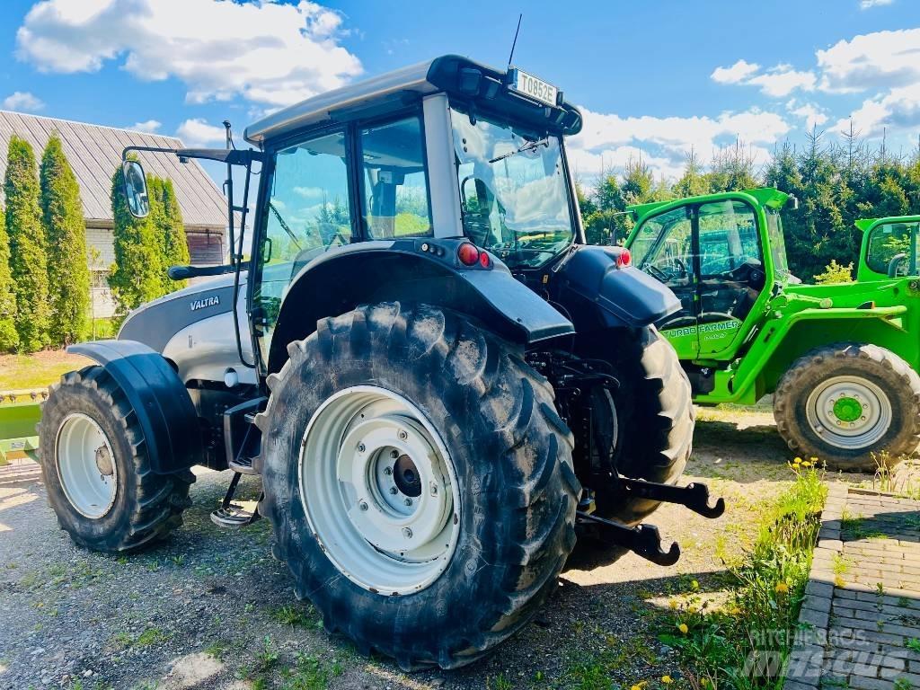 Valtra T 121 トラクター