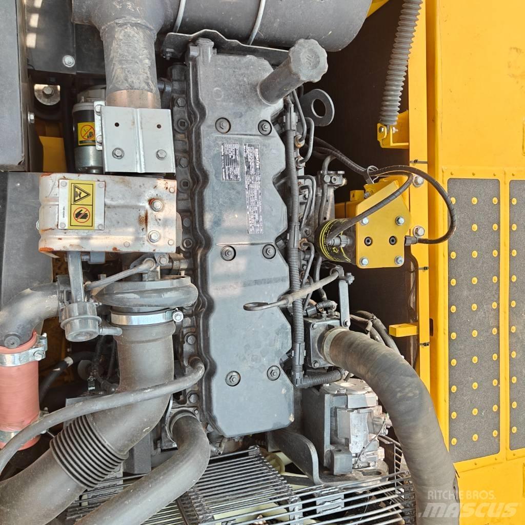 Komatsu 240-8 大型油圧ショベル12t以上（パワーショベル・ユンボ）