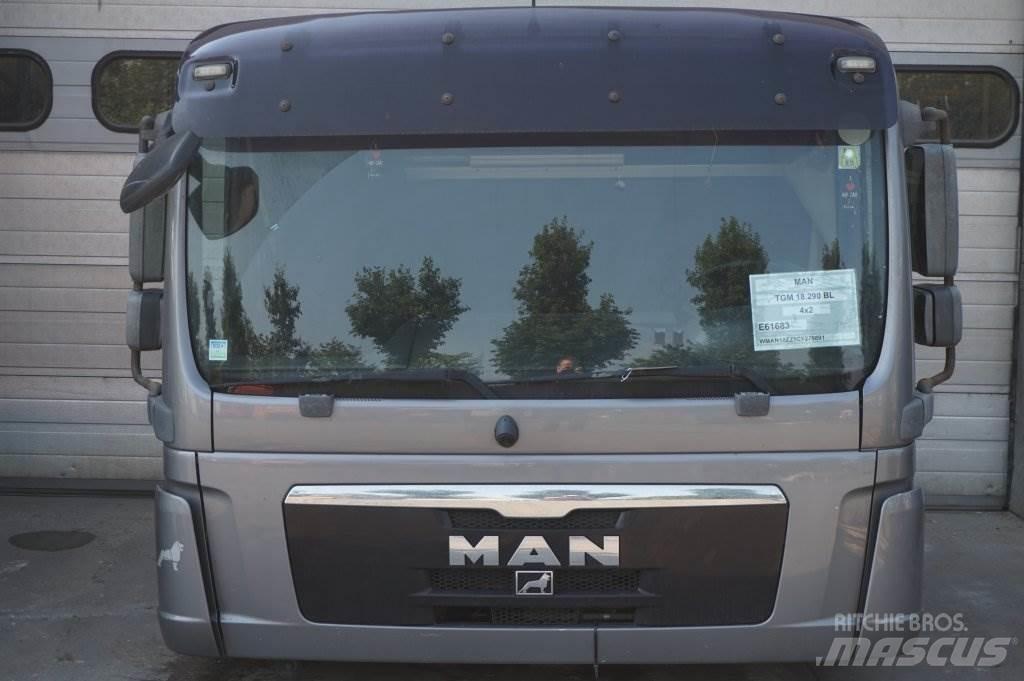 MAN F99L34 TGM キャビン及び内装