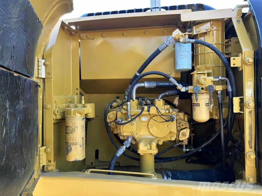 CAT 320D 大型油圧ショベル12t以上（パワーショベル・ユンボ）