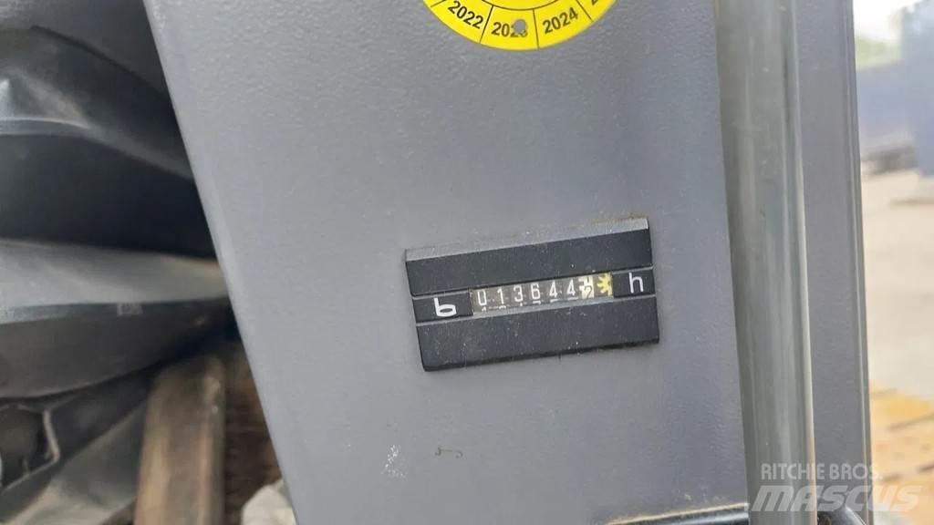 Liebherr LR1200 クローラクレーン