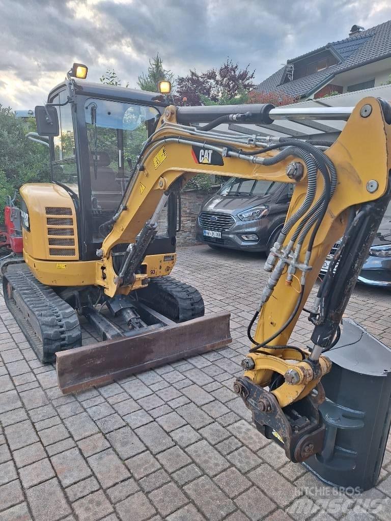 CAT 302.7 D CR ミニ油圧ショベル 7t以下（ミニユンボ・ミニディガー）
