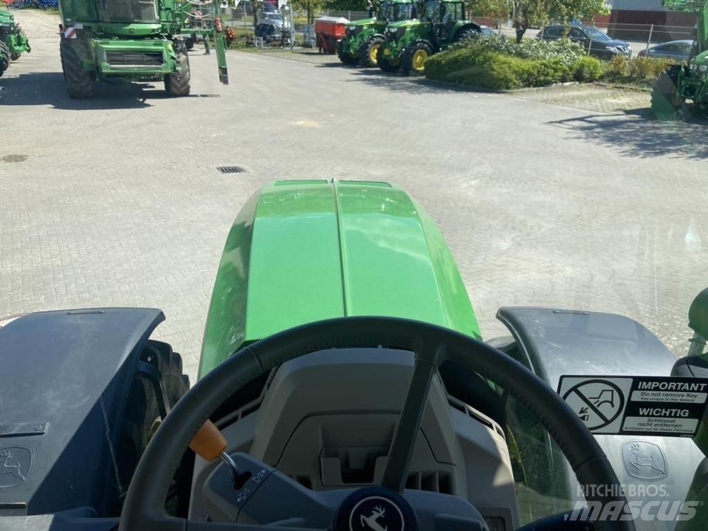 John Deere 6R215 トラクター