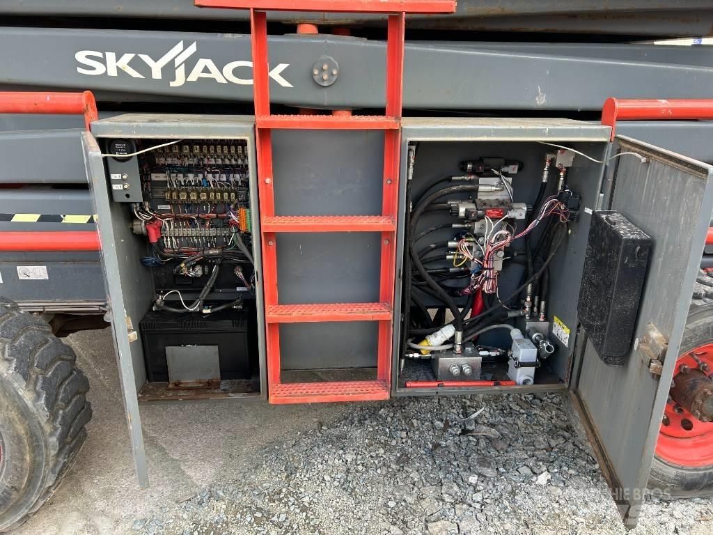 SkyJack SJ 8841 RT シザースリフト