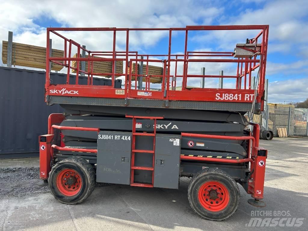 SkyJack SJ 8841 RT シザースリフト