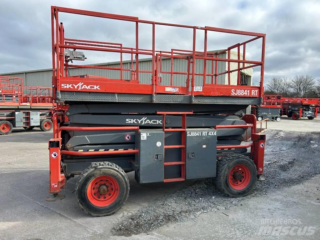 SkyJack SJ 8841 RT シザースリフト