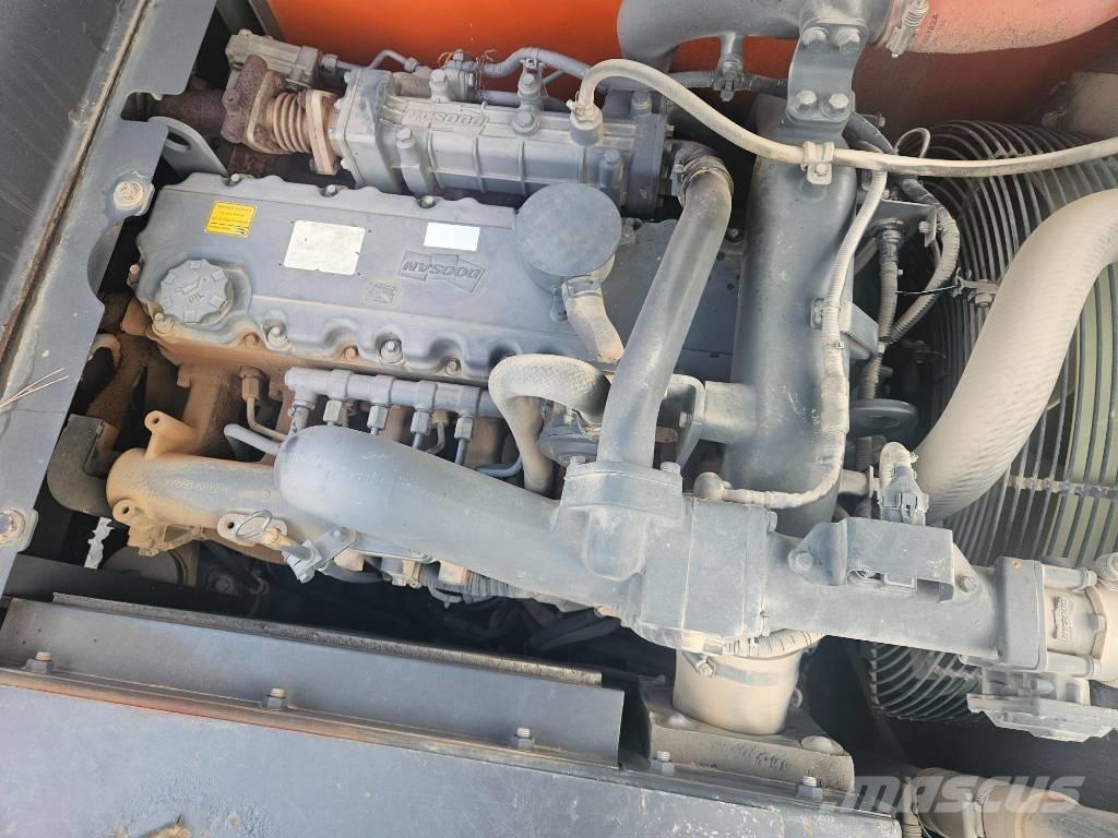 Doosan DX210WA ホイール式油圧ショベル（パワーショベル・ユンボ・バックホー）