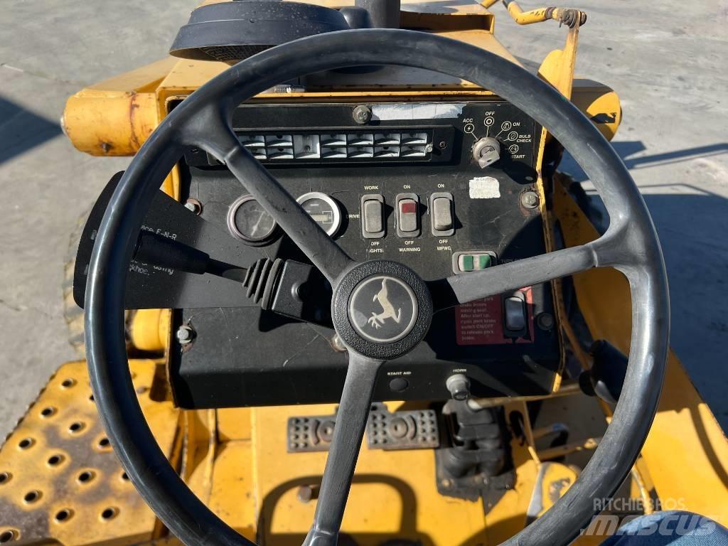 John Deere 210 LE フロントローダーとディガー