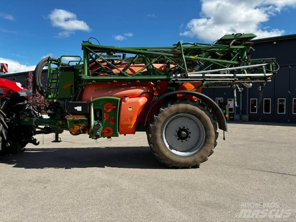 Amazone UX 4200 牽引型スプレイヤー