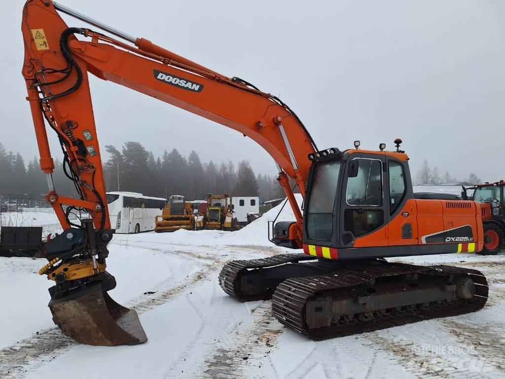 Doosan DX 225 LC 大型油圧ショベル12t以上（パワーショベル・ユンボ）