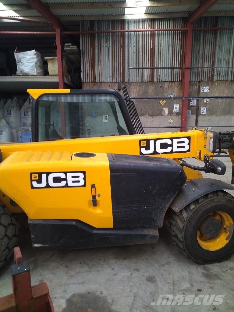 JCB 525-60 テレスコーピックハンドラー