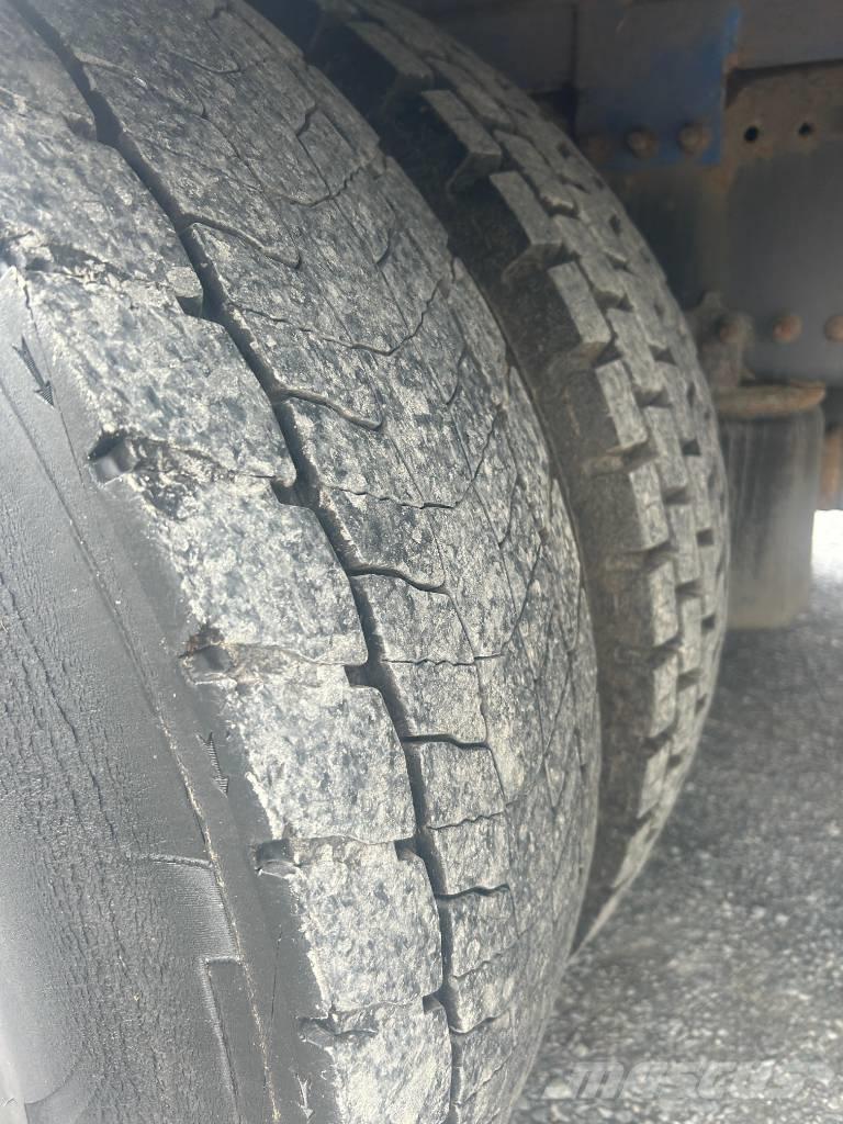 Volvo FM 11 330 キャブ付きシャーシ