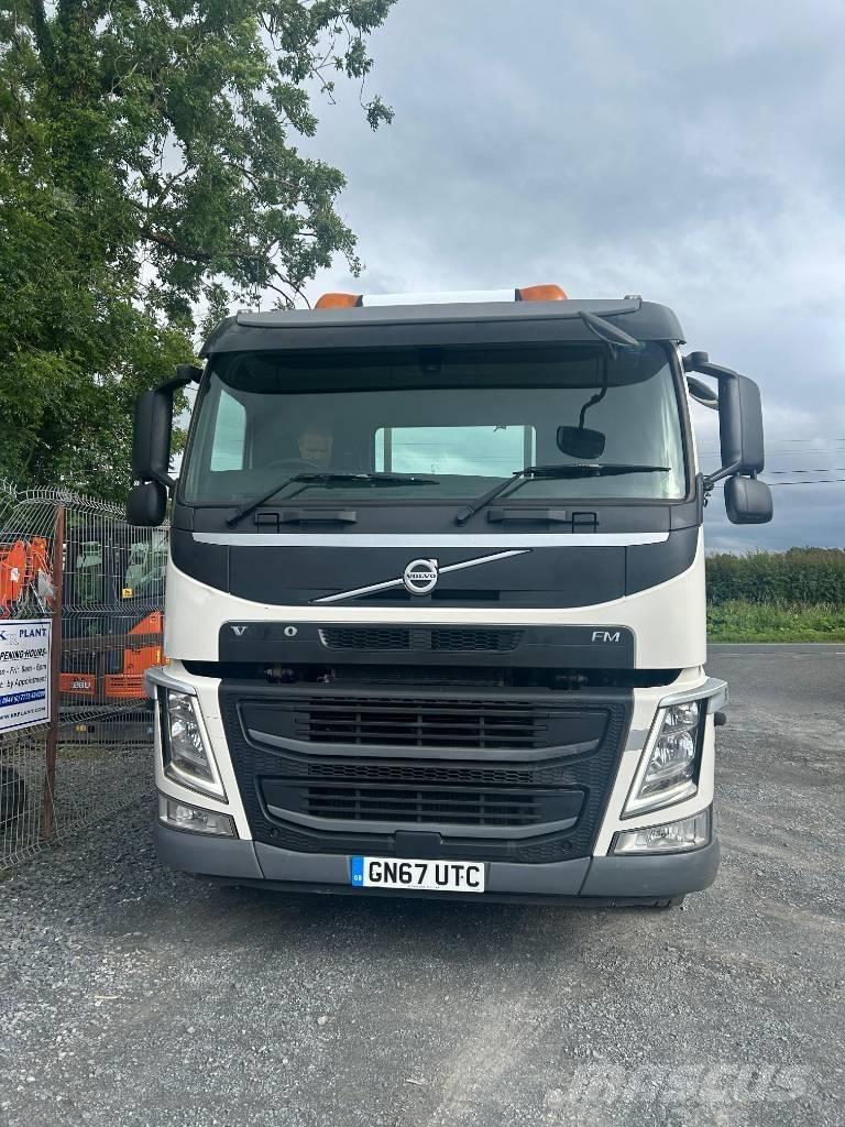 Volvo FM 11 330 キャブ付きシャーシ