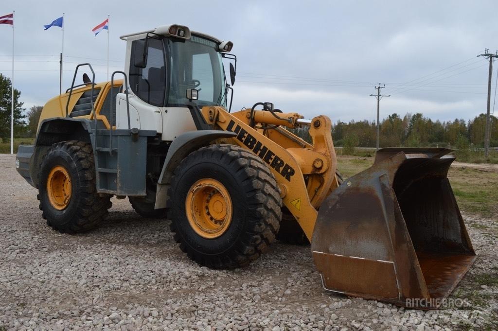 Liebherr 556 2plus2 ツールキャリア