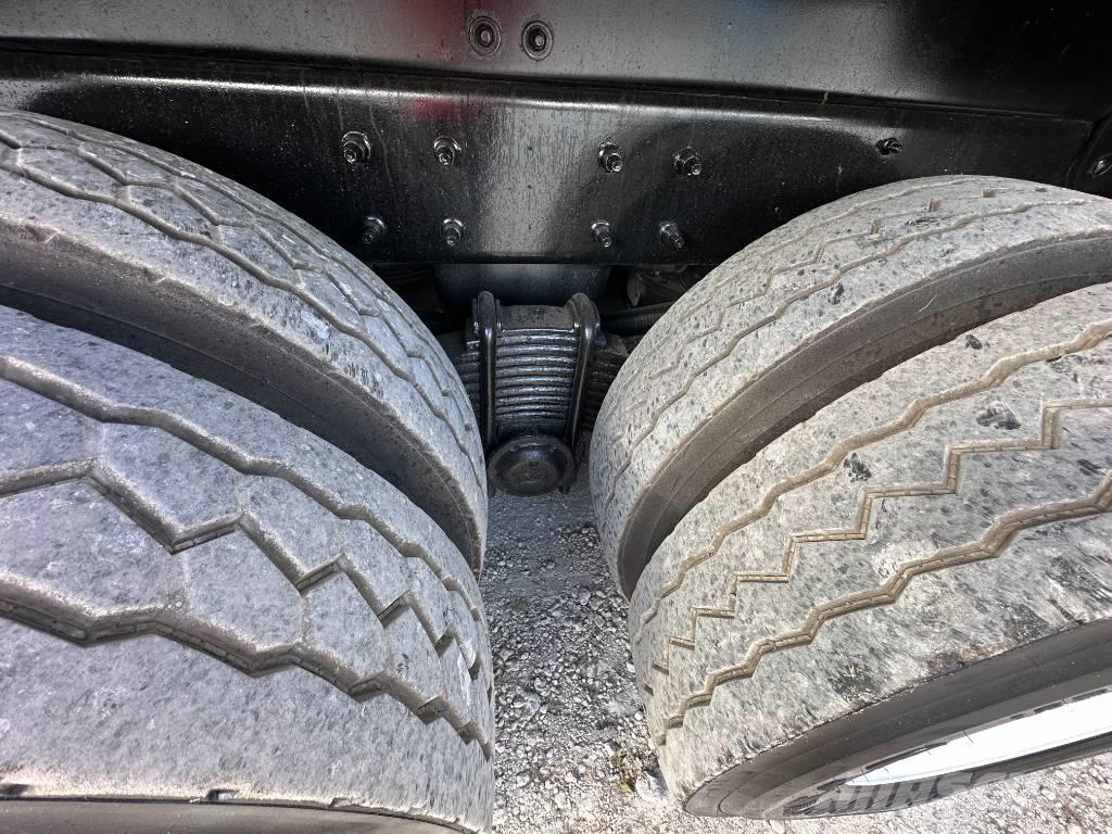 Mack GU713 コンバイン／バキュームトラック