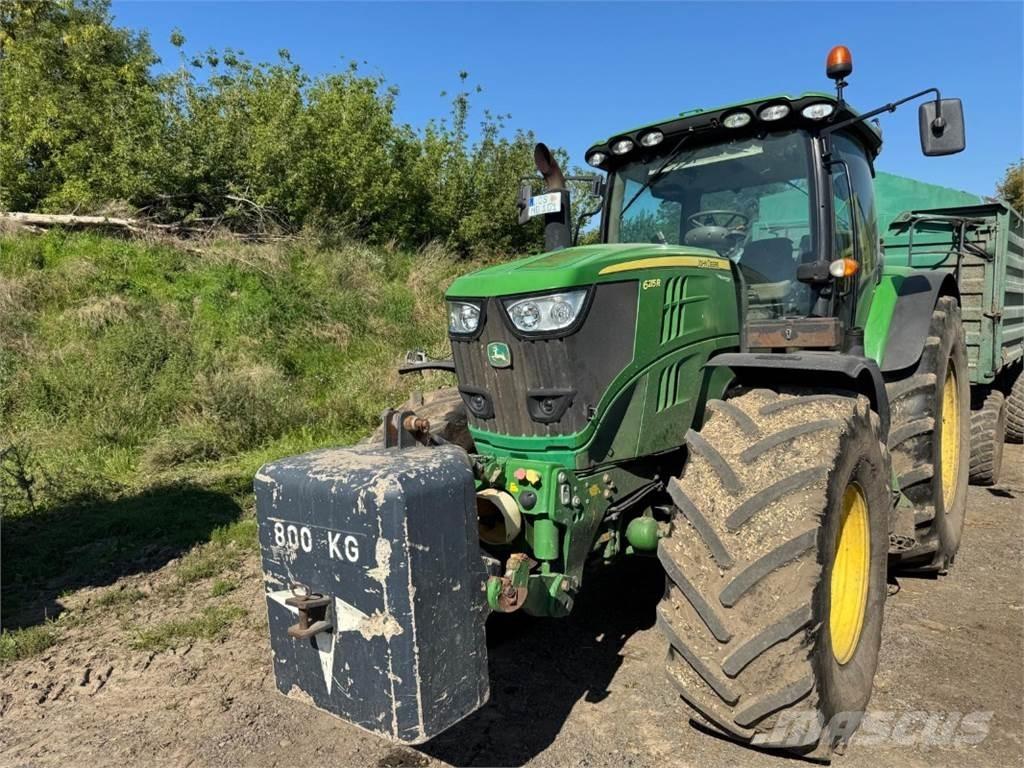 John Deere 6215 R トラクター