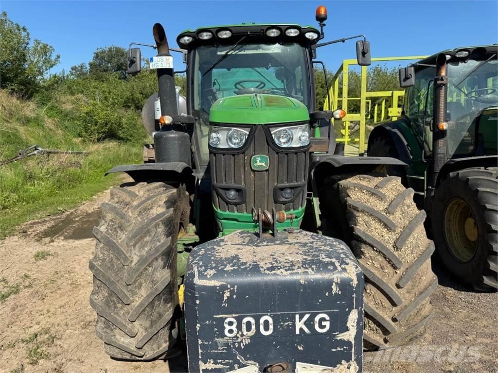 John Deere 6215 R トラクター