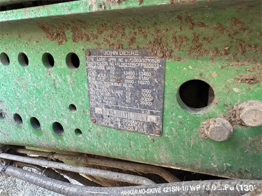 John Deere 6215 R トラクター