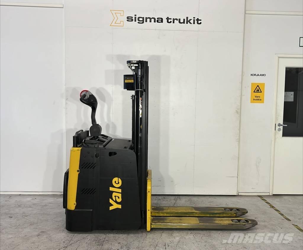 Yale MP 20 XD 自走式スタッカー