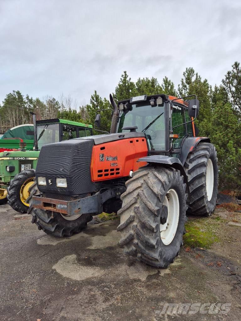 Valtra 8550 トラクター
