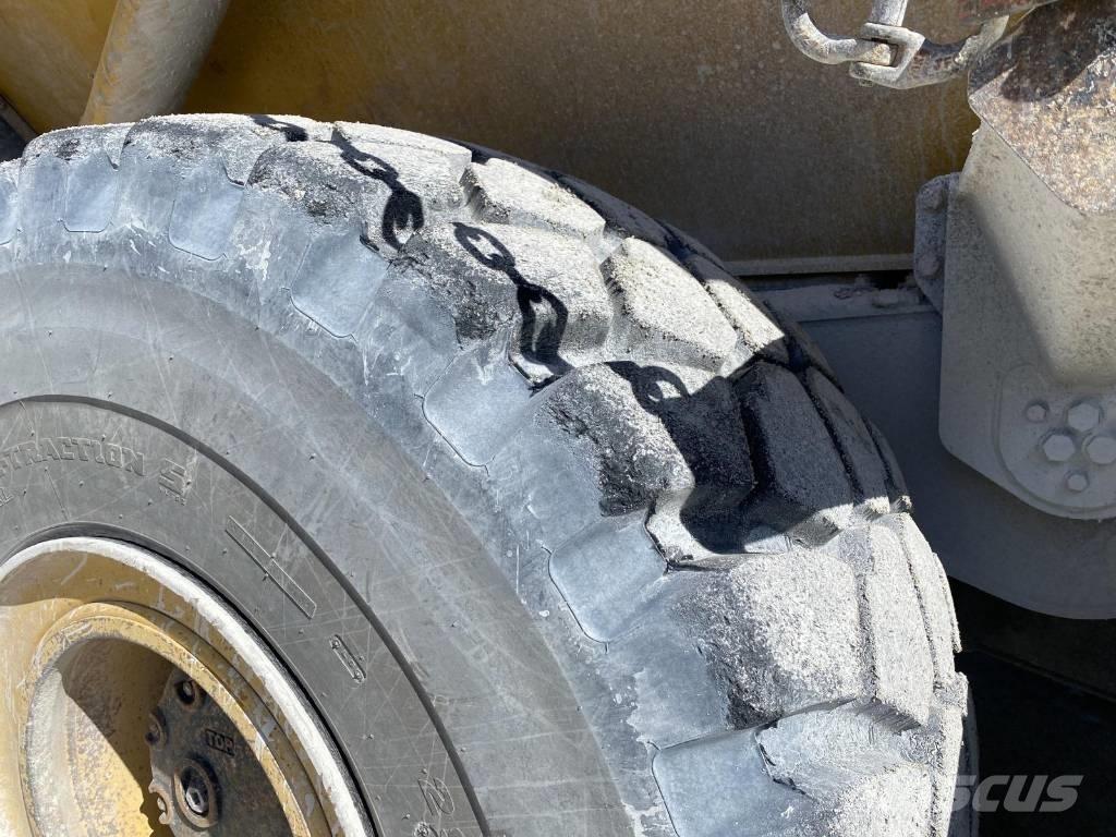 Komatsu HM 400 アーティキュレート式ダンプトラック