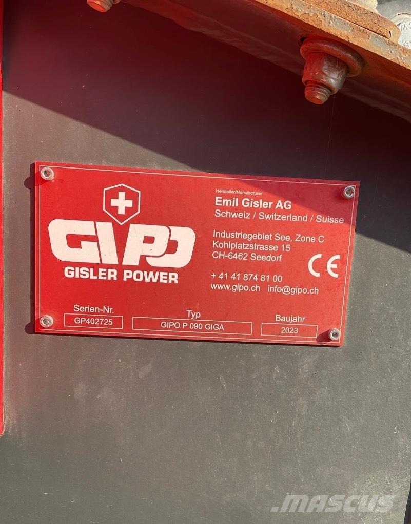 GIPO P090 GIGA 自走式クラッシャー