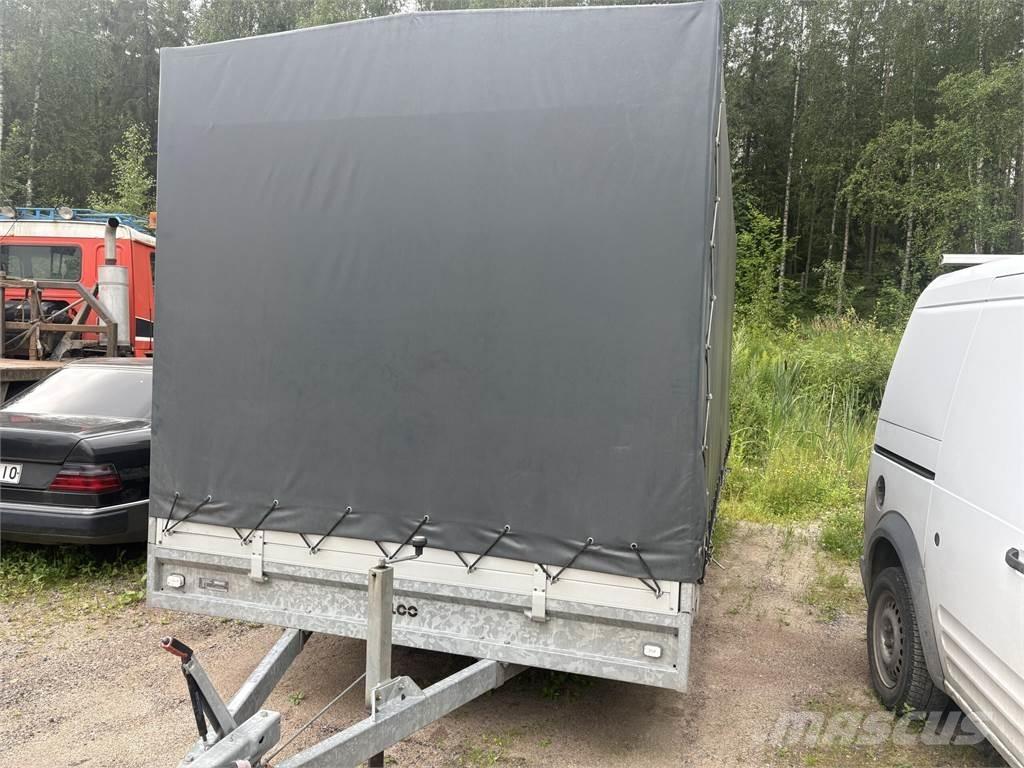 Hulco Medax カーテンサイダートレーラー