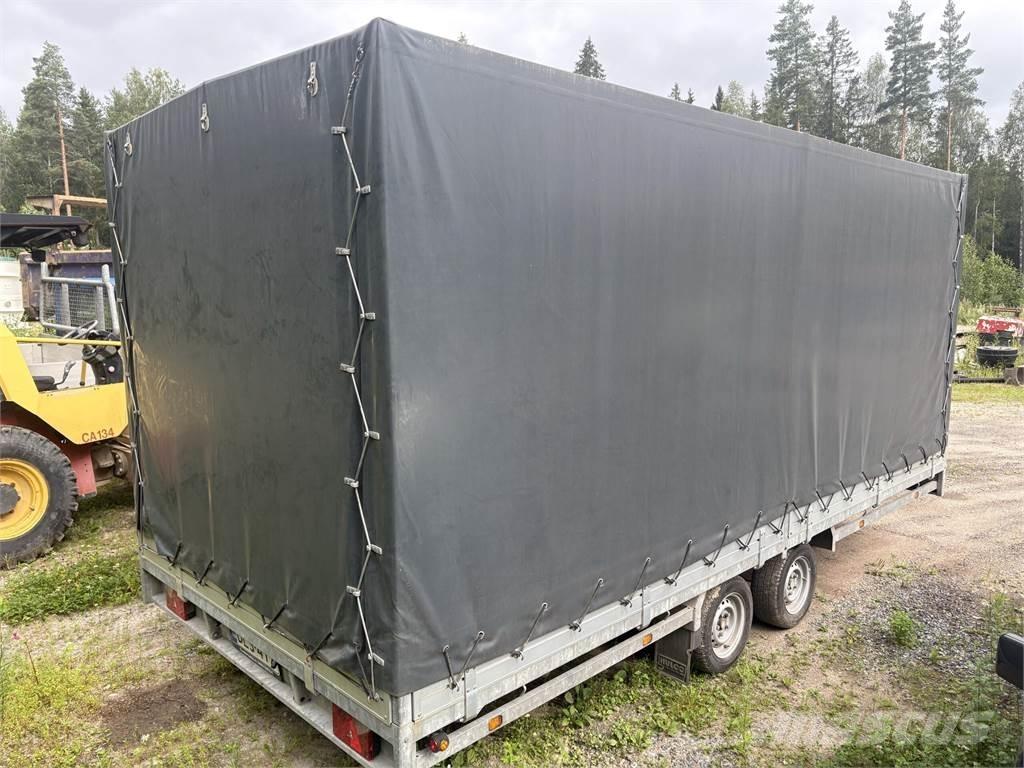 Hulco Medax カーテンサイダートレーラー