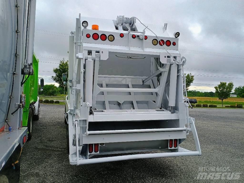 Sterling L7500 塵芥車、パッカー車