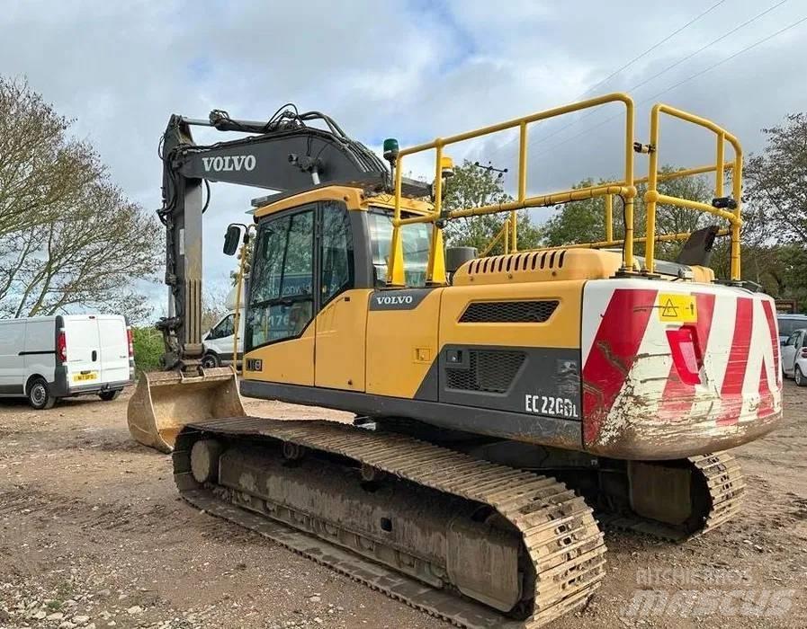 Volvo EC 220 DL 大型油圧ショベル12t以上（パワーショベル・ユンボ）