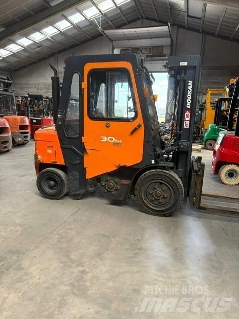 Doosan FD30 ディーゼル・軽油