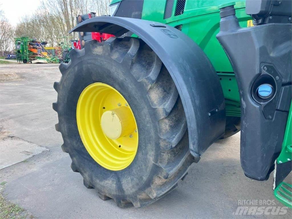 John Deere 6250R トラクター