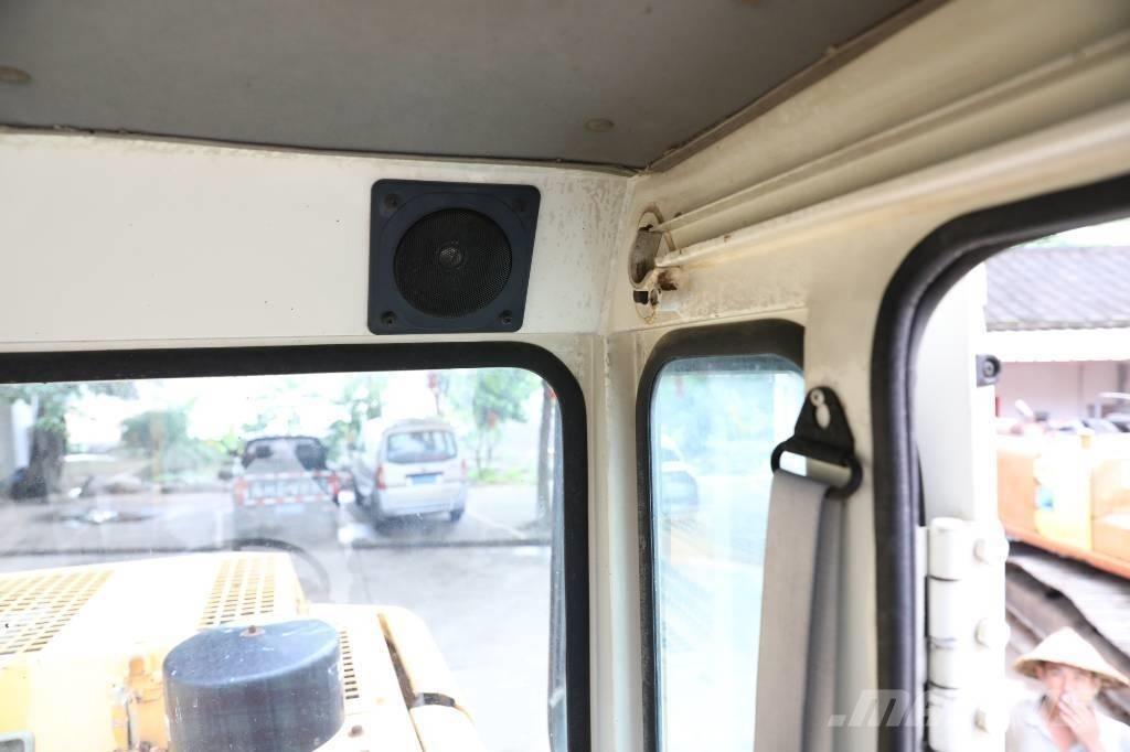 Hyundai Robex 130 W ホイール式油圧ショベル（パワーショベル・ユンボ・バックホー）