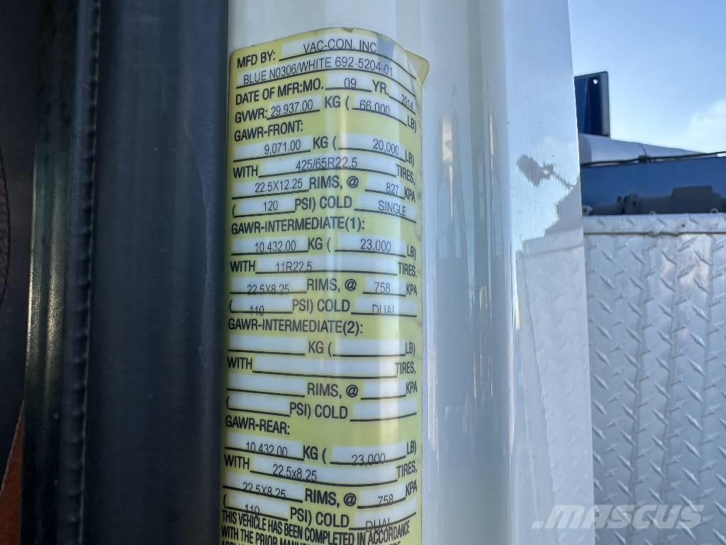 International 7500 コンバイン／バキュームトラック