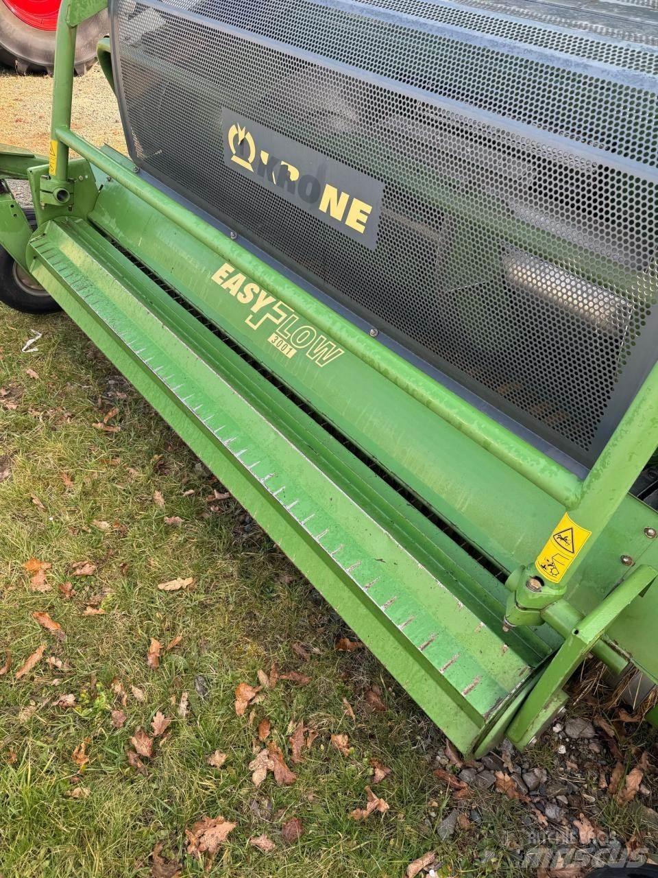 Krone BIG x 700 自走式フォレージハーベスター
